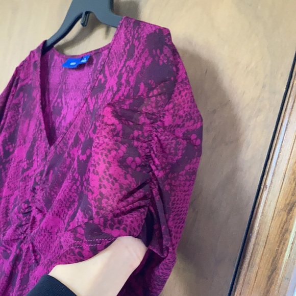 Apt 9 rouched sheer sleeve pink snake print top with stretch size L - Picture 7 of 17
